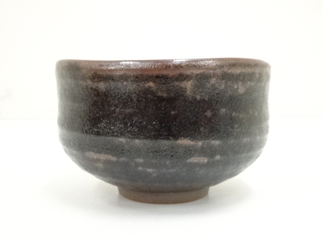 道具 ] - 道具 御浜窯 服部勘峰造 黒窯変釉茶碗（共箱） | ネット